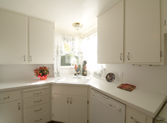 Kitchen (B) picture - 1014 16th Ave, Redwood City 94063