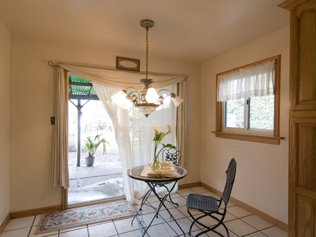 Diningb  picture - 1155 Cypress St, East Palo Alto 94303