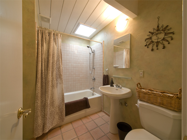 Bath  picture - 717 De Soto Dr, Palo Alto 94303