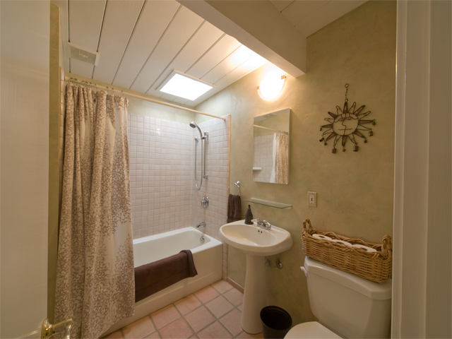 Bathroom  picture - 717 De Soto Dr, Palo Alto 94303