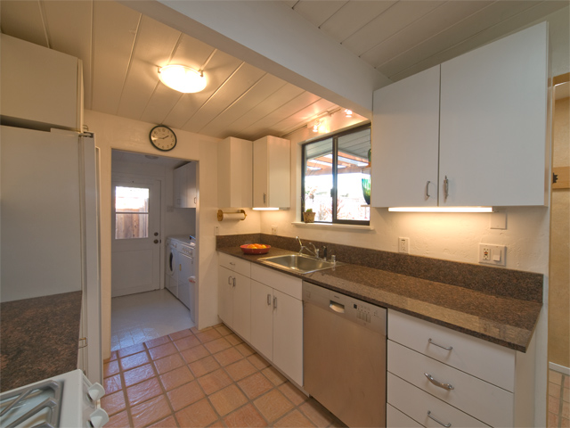 Kitchen picture - 717 De Soto Dr, Palo Alto 94303