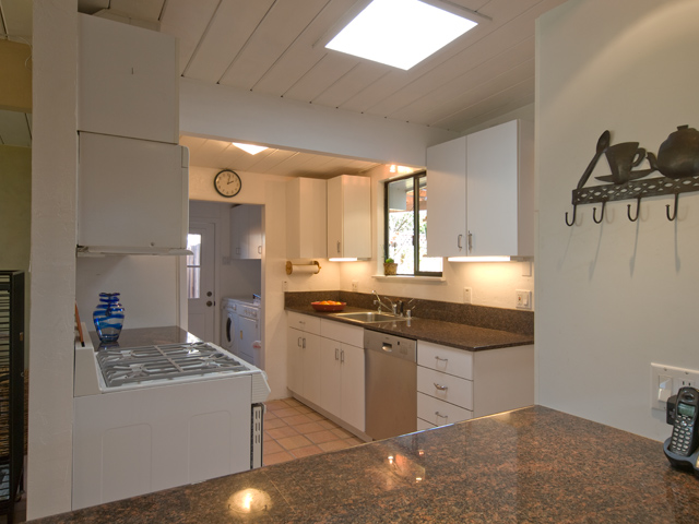 Kitchen picture - 717 De Soto Dr, Palo Alto 94303