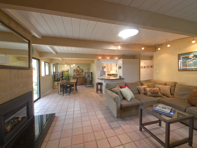 Living  picture - 717 De Soto Dr, Palo Alto 94303