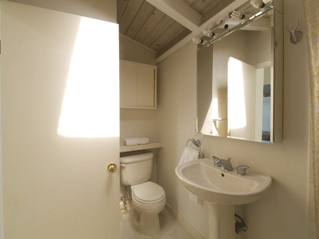 Bath1a Picture - 278 Monroe Dr 17, Mountain View 94040 Bath1a picture - 278 Monroe Dr 17, Mountain View 94040