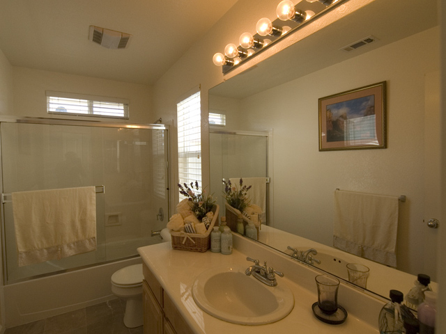 Bath  picture - 930 Oconnor St, East Palo Alto 94303