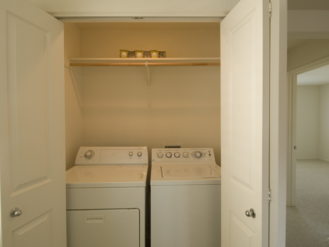 Washer Dryer  picture - 930 Oconnor St, East Palo Alto 94303