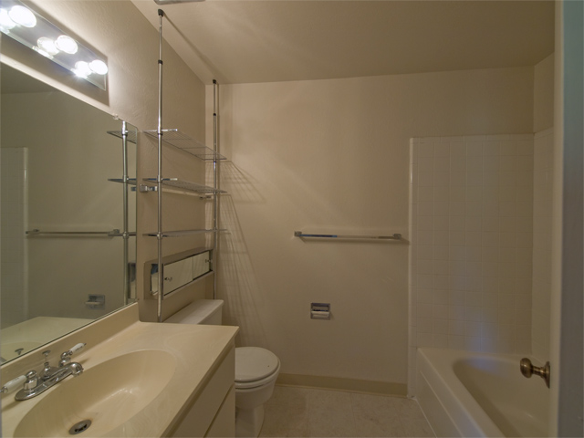 Bathroom  picture - 777 San Antonio Rd, Unit 17, Palo Alto 94303