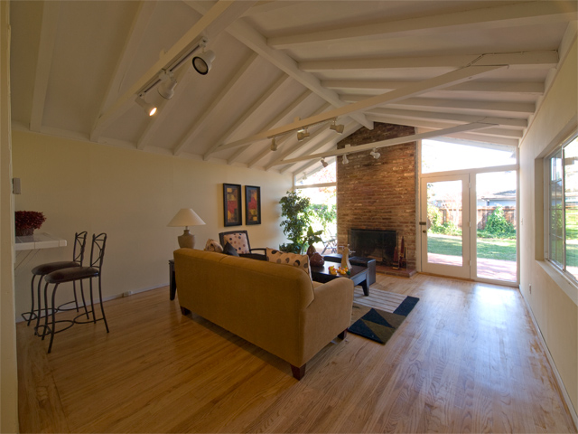 Living Room  picture - 2951 South Court, Palo Alto 94306