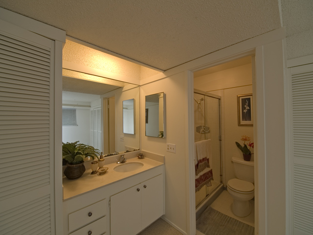 Bath2  picture - 500 W Middlefield Rd, Unit 36, Mountain View 94043