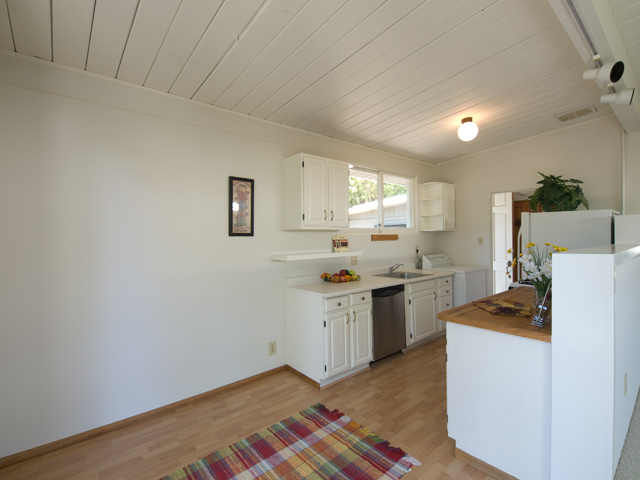 Eating Kitchen picture - 352 Carolina Ln, Palo Alto 94306