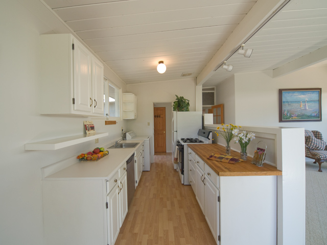 Kitchen picture - 352 Carolina Ln, Palo Alto 94306