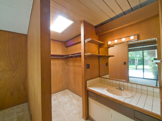 Master Closet  picture - 770 Gailen Ct, Palo Alto 94303