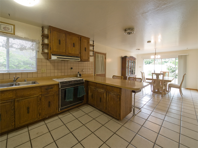 Dining Kitchen picture - 869 Loma Verde Ave, Palo Alto 94303