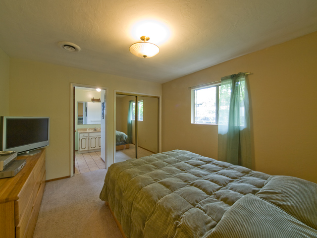 Master Bedroom picture - 869 Loma Verde Ave, Palo Alto 94303