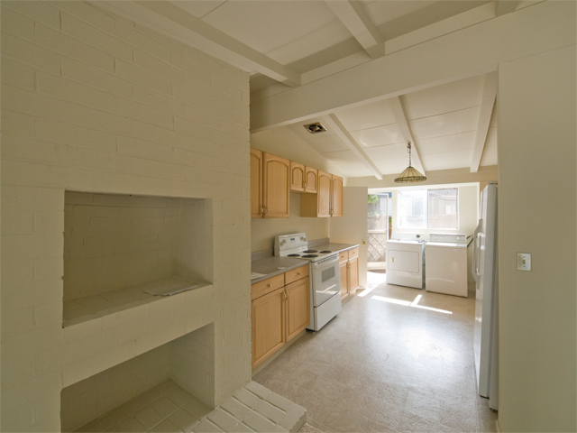 Fireplace Kitchen  picture - 19070 Meiggs Ln, Cupertino 95014