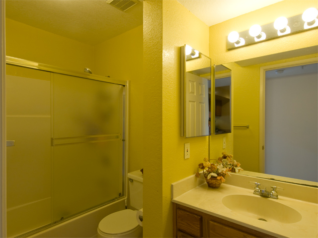 Bath  picture - 3073 Middlefield Rd, Unit 202, Palo Alto 94306
