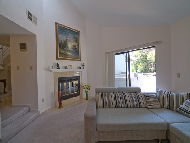 Living picture - 3073 Middlefield Rd, Unit 202, Palo Alto 94306