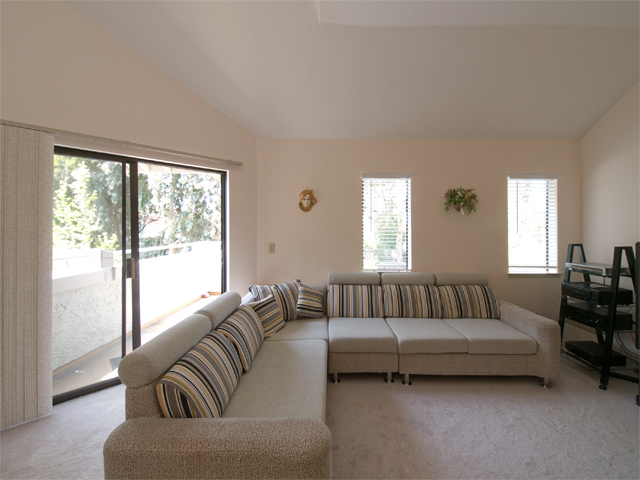 Living picture - 3073 Middlefield Rd, Unit 202, Palo Alto 94306