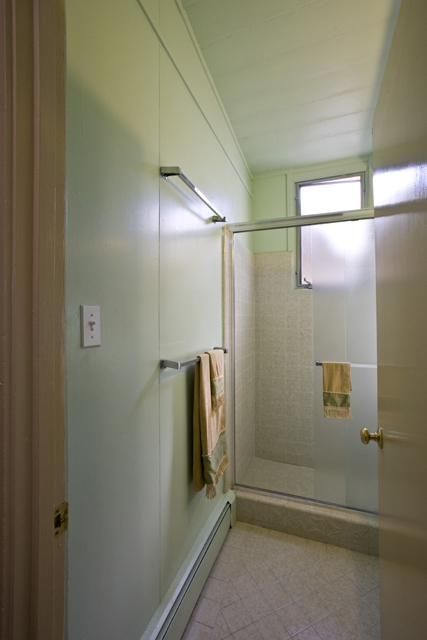 Bath1 picture - 22 Roosevelt Cir, Palo Alto 94306