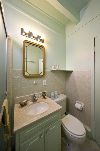 Bath1 picture - 22 Roosevelt Cir, Palo Alto 94306
