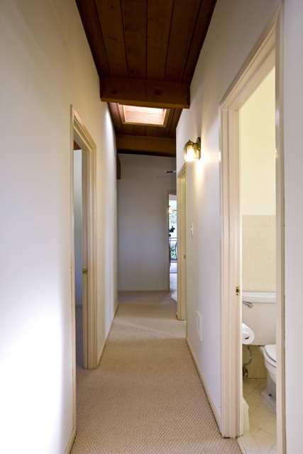 Hall picture - 22 Roosevelt Cir, Palo Alto 94306