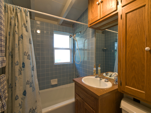 Bathroom  picture - 3084 Stelling Dr, Palo Alto 94303