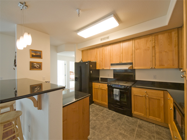 Kitchen (B) picture - 19503 Stevens Creek Blvd 336, Cupertino 95014