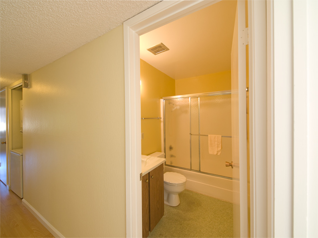 Bath picture - 2452 W Bayshore Rd, Unit 7, Palo Alto 94303
