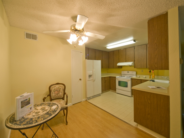 Eating Kitchen  picture - 2452 W Bayshore Rd, Unit 7, Palo Alto 94303