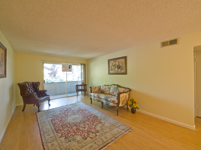 Living picture - 2452 W Bayshore Rd, Unit 7, Palo Alto 94303