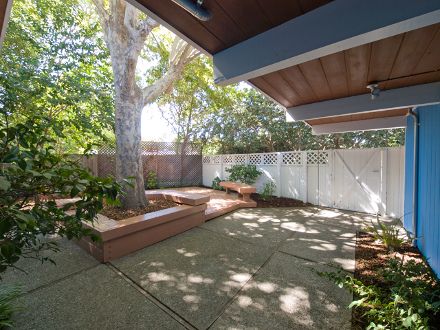 Courtyard  picture - 215 Whitclem Dr, Palo Alto 94306