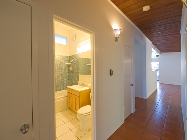 Hall Bath  picture - 215 Whitclem Dr, Palo Alto 94306