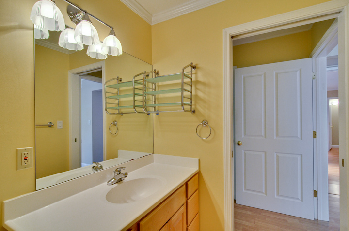 Bathroom 1 picture - 619 Alger Dr, Palo Alto 94306