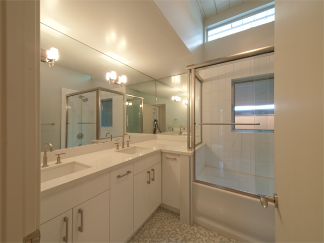 Bathroom picture - 371 Carolina Ln, Palo Alto 94306