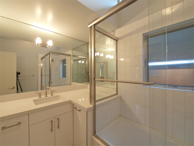 Bathroom picture - 371 Carolina Ln, Palo Alto 94306