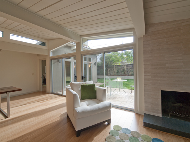 Living Room picture - 371 Carolina Ln, Palo Alto 94306
