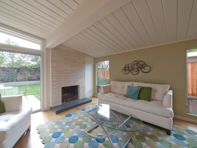 Living Room picture - 371 Carolina Ln, Palo Alto 94306
