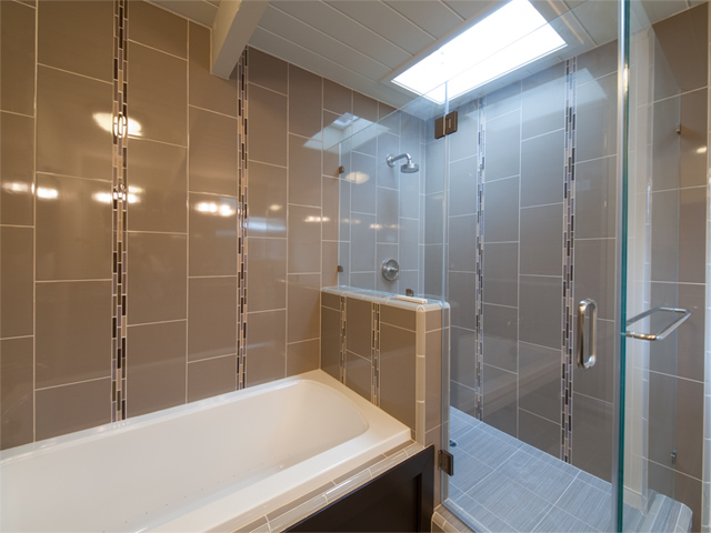 Master Bath picture - 371 Carolina Ln, Palo Alto 94306