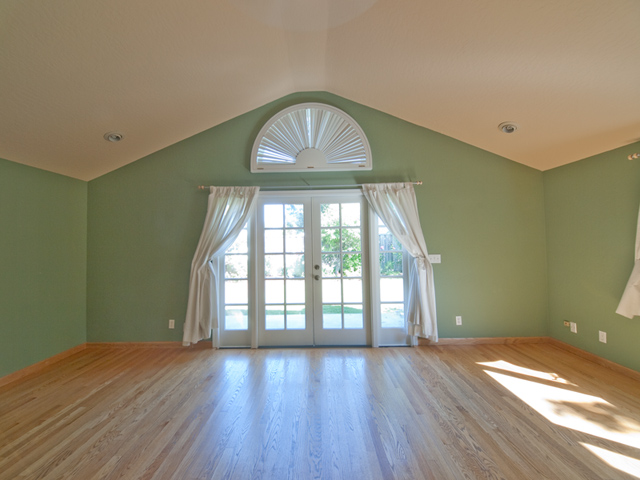 Master Bedroom picture - 712 Coastland Dr, Palo Alto 94303