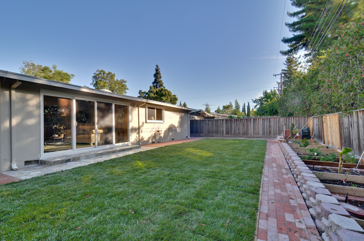 Back Yard picture - 935 Dennis Dr, Palo Alto 94303