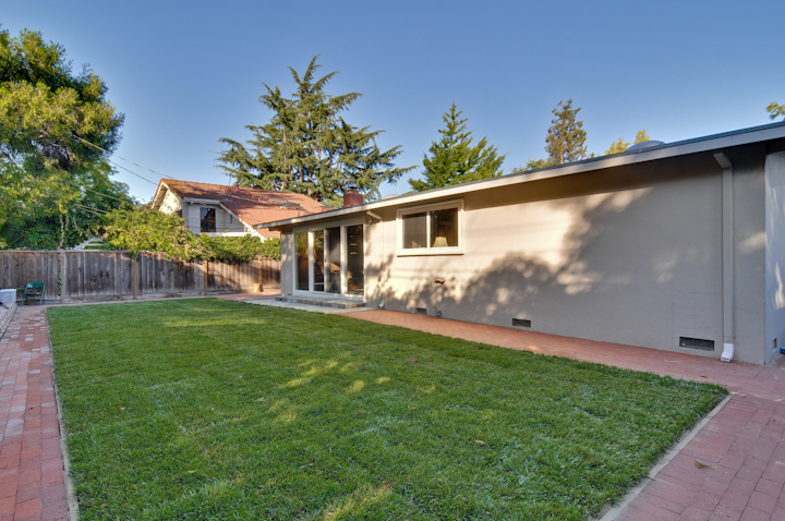 Back Yard picture - 935 Dennis Dr, Palo Alto 94303