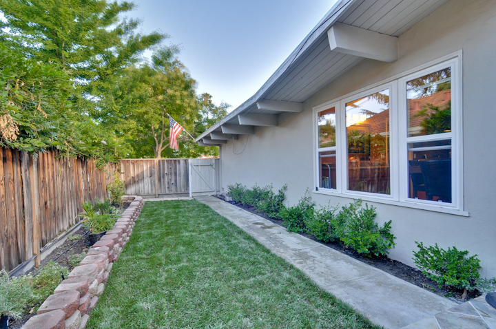 Back Yard picture - 935 Dennis Dr, Palo Alto 94303