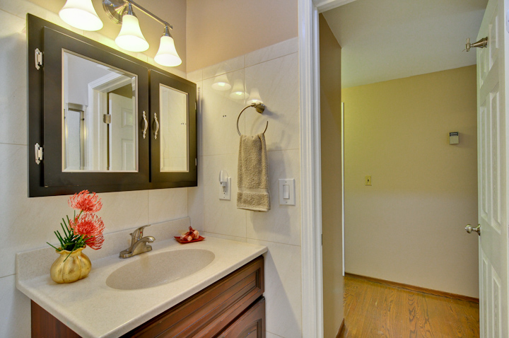 Bathroom picture - 935 Dennis Dr, Palo Alto 94303