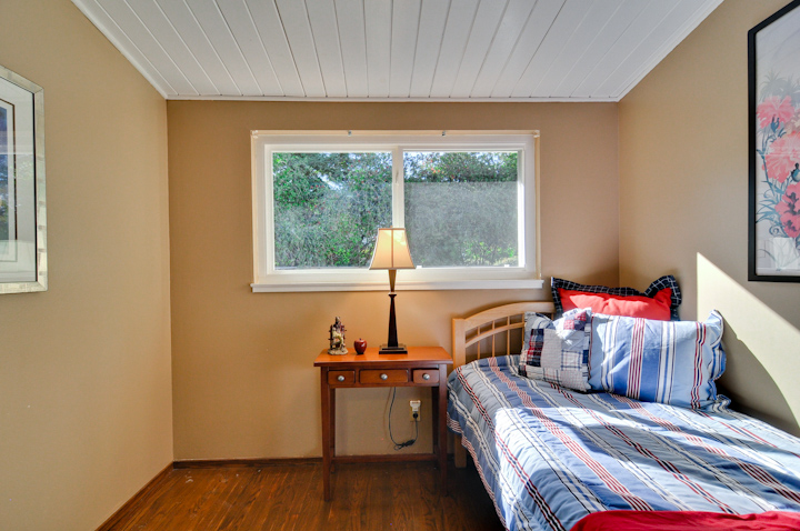Bedroom 1 picture - 935 Dennis Dr, Palo Alto 94303