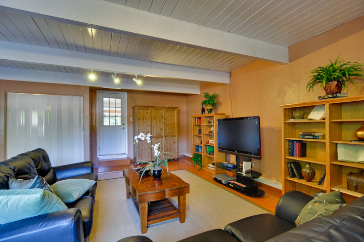 Family Room picture - 935 Dennis Dr, Palo Alto 94303