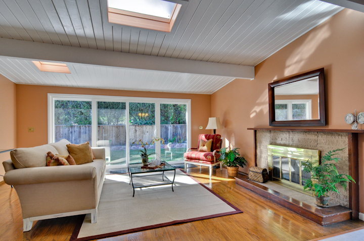 Living Room picture - 935 Dennis Dr, Palo Alto 94303