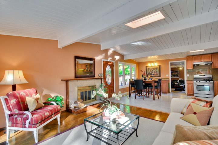 Living Room picture - 935 Dennis Dr, Palo Alto 94303