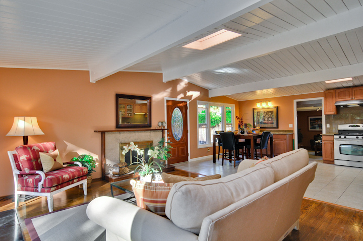 Living Room picture - 935 Dennis Dr, Palo Alto 94303