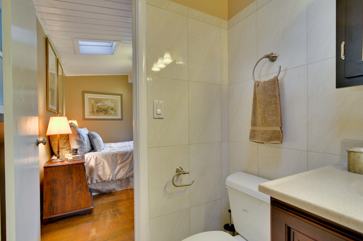 Master Bathroom picture - 935 Dennis Dr, Palo Alto 94303