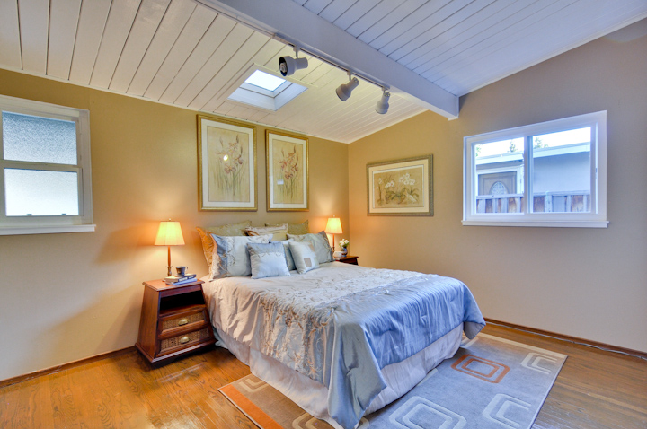Master Bedroom picture - 935 Dennis Dr, Palo Alto 94303